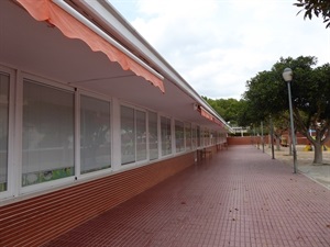 En el Colegio Sant Rafael se repondrán los toldos en mal estado