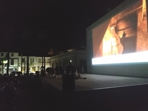 Aventuras de animación y comedia llenaron la plaça dels Músics