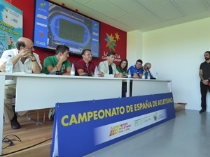 En la presentación han participado Raúl Chapado, pte. RFEA,  Vicente Añó, pte. FACV,  Juan Miguel Gómez, Fund. Trinidad Alfonso,  Bernabé Cano, alcalde de La Nucía y los atletas Jorge Ureña, Bárbara Hernando y Enrique Llopis