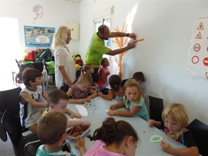 En el aula de Educación Vial se realizan talleres y manualidades