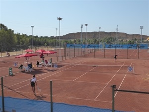 Las pistas de tierra batida de la Academia de Tenis Ferrer de La Nucía albergaron este torneo internacional