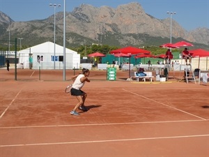 La alcireña Carmen López en un punto de la final femenina