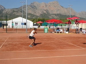 La alcireña Carmen López en un punto de la final femenina