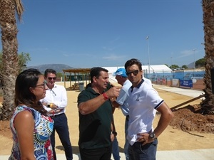 El extenista David Ferrer visitando las instalaciones de su Academia de Tenis junto a Bernabé Cano