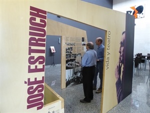 La exposición está ubicada en la entrada de de l'Auditori