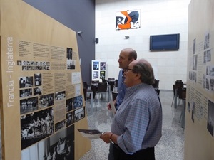 Pedro Lloret, concejal de Cultura y Francesc Sempere, director de l'Auditori, visitando la muestra