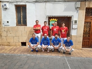 Equipos de l'Alfàs y Sella antes de jugar la partida inaugural