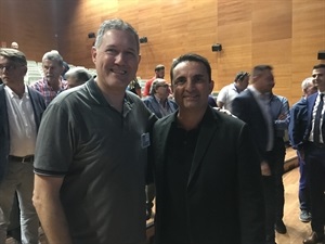 El gran maestro internacional de Ajedrez Miguel Illescas junto a Bernabé Cano en el Congreso