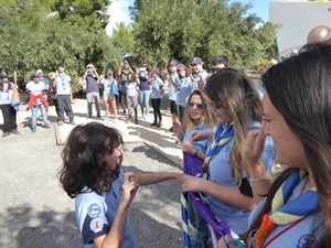 Claudia Alegre recibió también en esta jornada en el CEM su pañoleta