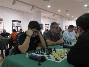 El ajedrecista nuciero Jouke Duller en plena competición