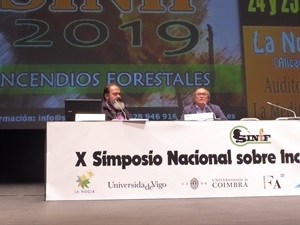 Jaime Senabre, director del SINIF y Pedro Lloret, primer teniente alcalde de La Nucía en la clausura del X SINIF