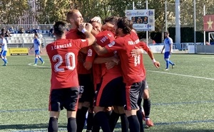 El CF La Nucia celebrando un gol en su partido frente al AE Prat