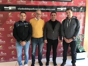 José Luís López Cerrón, presidente de la RFEC (Real Federación Española de Ciclismo) y Manu Mateo, seleccionador Nacional junto a Bernabé Cano, alcalde de La Nucía