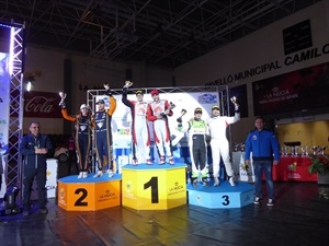 Podium final del Rallye La Nucía con 1º Pepe López y Borja Rozadura, 2º Srhayen Pernía y Alba Sánchez y 3º José Luís Peláez y Adolfo del Barrio