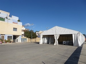 La carpa de les Festes del Santíssim i Sant Rafel se ha ubicado finalmente en el parking El Planet