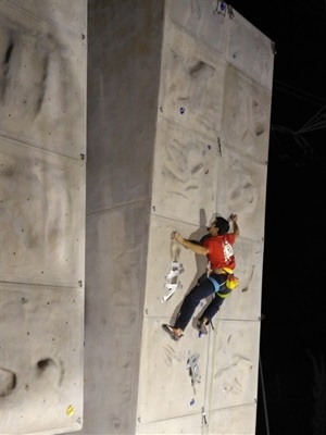 Iker Ortiz durante la competición en la ronda final antes de obtener el triunfo de la prueba