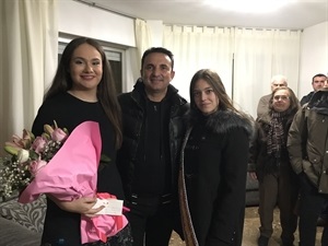 Teresa Mercado junto a  reina del 2019 Mari Fernández Jumilla y Bernabé Cano, alcalde de La Nucía