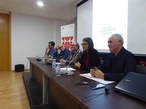 Apertura de esta edición con Anna Esteve, vicedecana de la Facultad de Educación de la UA, Jordi Antolí,  Comité Organitzador,  Josep M. Escolano, CEFIRE Alacant,  Josep Martines, IEC y Comité Organitzador,  y Pedro Lloret, concejal de Seu Universitària