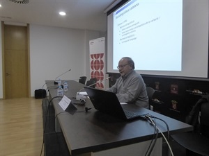 El primer ponente del curso fue Miquel Àngel Pradilla de la Universitat Rovira i Virgili de Tarragona