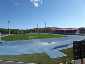 La pista de Atletismo está integrada en el Estadi Olímpic Camilo Cano