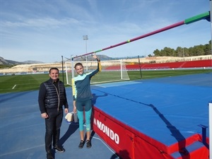 Yulia Levchenko tiene una marca personal 2,02 m.