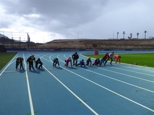 La Escuela de Triatlón Vikingos de La Nucía fueron los primeros en pisar la Pista de Atletismo en esta jornada