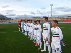 La selección mexicana cantando el himno de país azteca