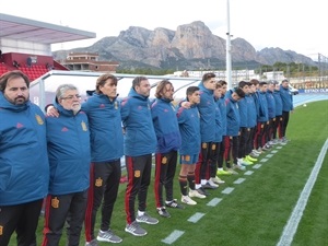 Cuerpo Técnico de España sub 16 con Julen Guerrero,  primer entrenador y Santi Denia, segundo entrenador