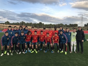 La Selección Española sub 16 junto a Sergio Villalba, concejal de Deportes