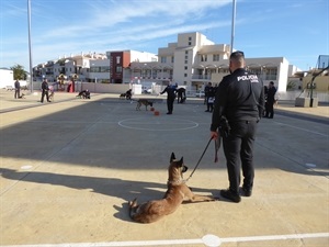Guías Caninos y Perros policiales desarrollan la labor de forma conjunta