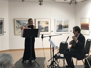 La flauta Magdalena Martínez y el guitarra Miquel Pérez durante su concierto en La Nucía