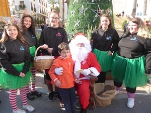 Papa Noel recogió el domingo las cartas de los niños y niñas