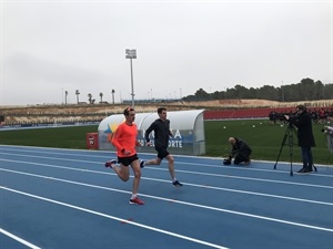 Los dos triatletas británicos entrenando en el nuevo Estadi Olímpic Camilo Cano