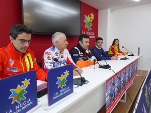 Rueda de prensa de presentación del Stage de Trial con Toni Bou, campeón del mundo de Trial, Berta Abellán, subcampeona del mundo de Trial,  Luciano Bonaria, organizador del evento y pte SPEA, Albert Solé, coordinador de la Federación Española de Motociclismo y Miguel Ángel Ivorra, concejal de La Nucía.