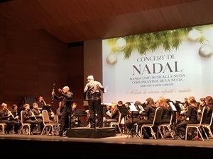 El "mestre" Ramón Lorente, cedió la batuta a varios músicos durante el concierto