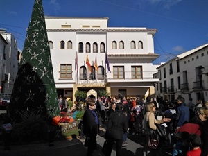 La plaça Major de La Nucía es el lugar elegido por el Paje Real para la entrega de las cartas