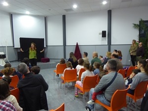 Jessica Gommans, concejala de Residentes Extranjeros y Pedro Lloret, concejal de Cultura estuvieron en el arranque del Nadal Infantil Cultural