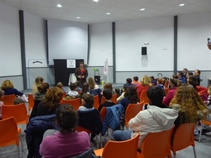 El Centro Social El Copet acogió una nueva cita teatral del Nadal Infantil en los Centros Sociales