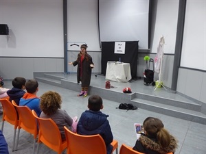 Pequeños y mayores disfrutaron de una tarde de teatro