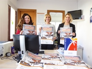 Las técnicas de Turismo junto a Mª Jesús Jumilla, concejala de Turismo en la presentación de la "Ruta Turística con Mascotas"