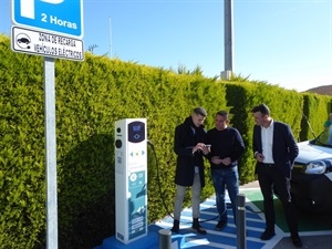 En enero de 2020 Eduardo martínez, Coves Energy, Jaime Buforn, Automóviles Gomis y Bernabé Cano, alcalde de La Nucía, visitando los nuevos puntos de recarga de vehículos eléctricos