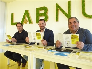 Juan José Ivorra, secretario de AECNU (Asociación de Empresarios y Comerciantes de La Nucía), Frederik Herweijer, concejal de comercio de La Nucía y Toni Buades, coordinador del Lab_Nucia