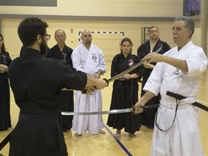 Formación para mejorar en el deporte de Iaido fue el objetivo de este curso