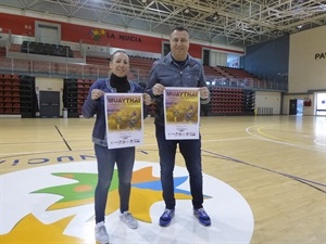 Eva Naranjo, Club Muaythai La Nucía y Sergio Villalba, concejal de Deportes, en la presentación del Autonómico 2020