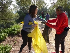 Mayores y jóvenes participaron de forma activa en esta acción deportiva y medioambiental