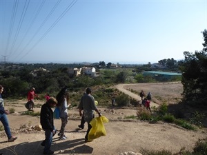 Los voluntarios llegando al CEM Captivador