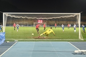 Fofo frente al portero del Espanyol B