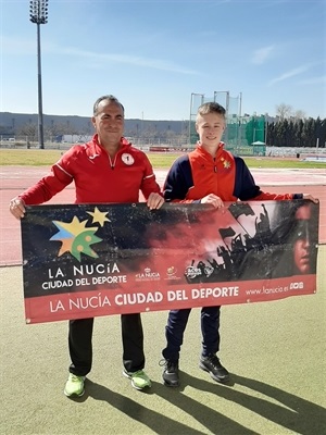 Corpus Sánchez, entrenador de la Escuela de Atletismo junto a Erick Becklund en Castellón representando a La Nucía