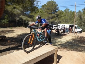 Víctor Koretzky entrenando técnica en el Bike Park de La Nucía