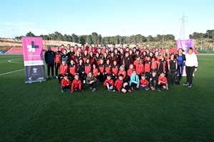 El C.F. La Nucía se sumó a los actos para conmemorar el "Día Internacional de la Mujer" antes del encuentro con el equipo senior femenino y las benjamines